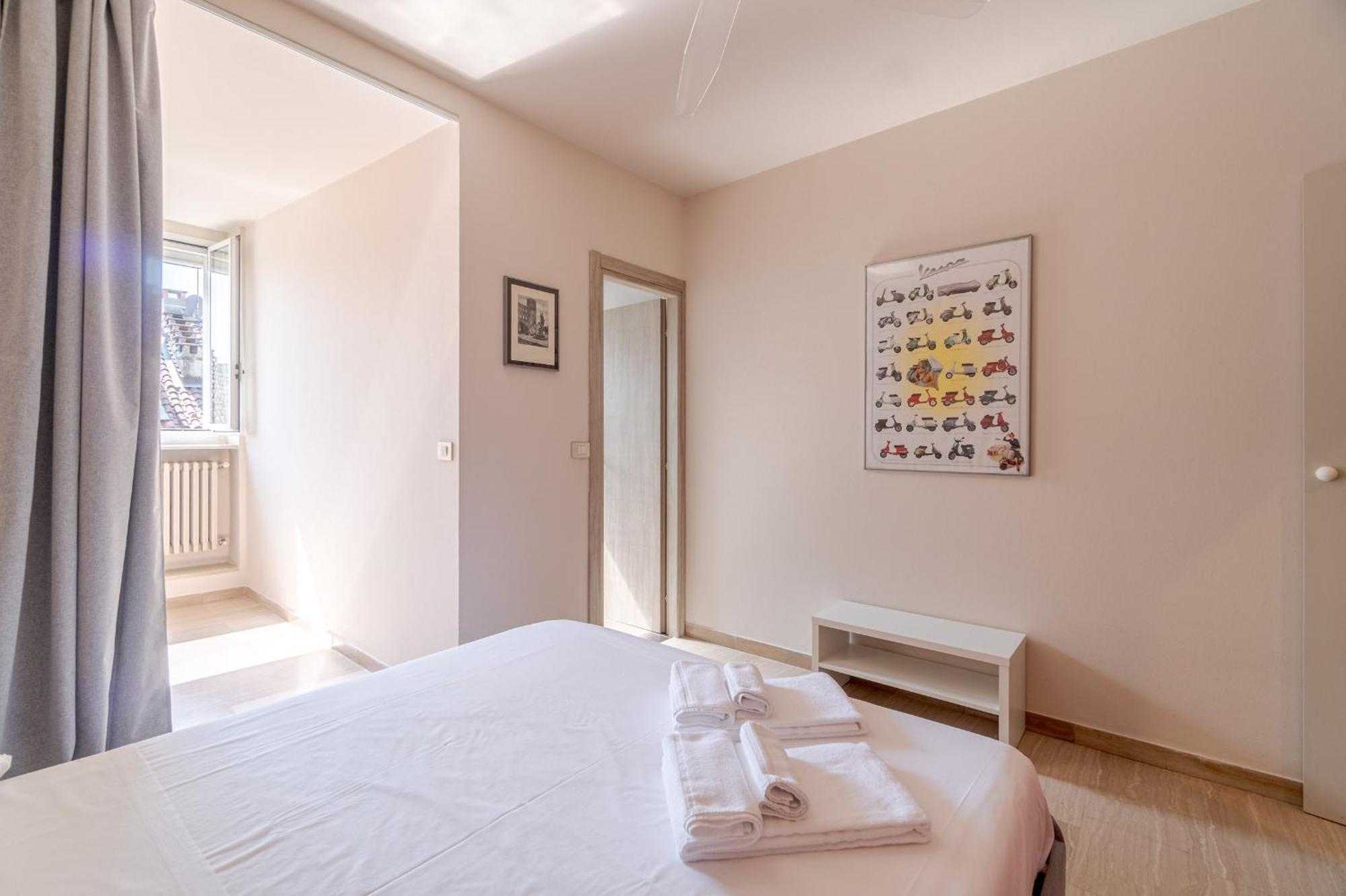 Апартаменты Casa Valeggio Attic Apt Few Steps From Porta Nuova Турин Экстерьер фото