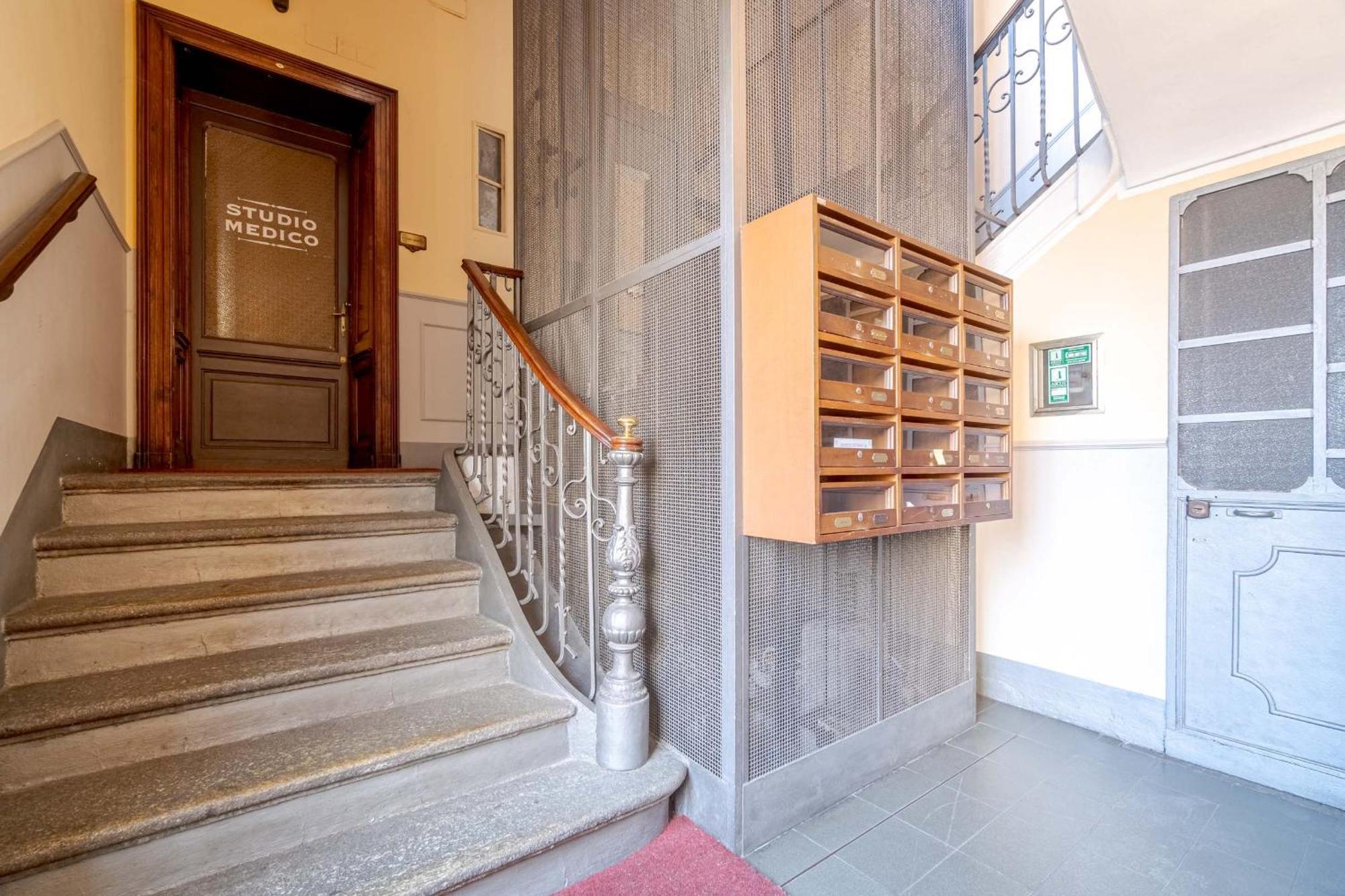 Апартаменты Casa Valeggio Attic Apt Few Steps From Porta Nuova Турин Экстерьер фото